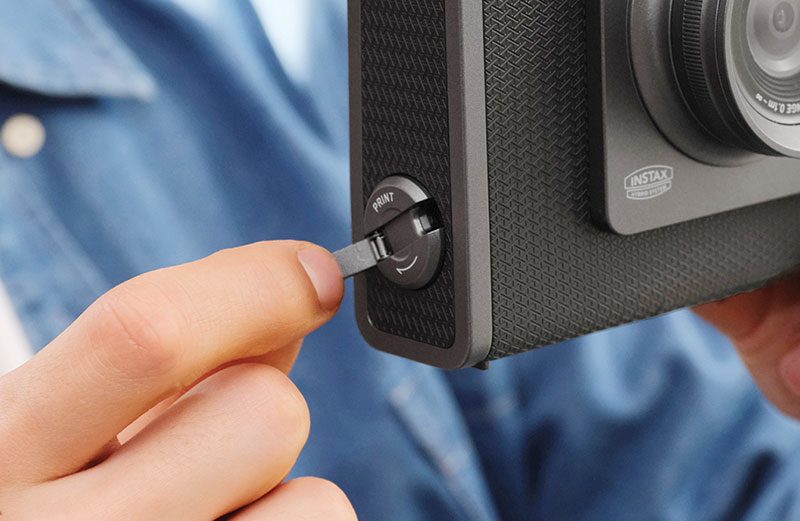 หลาก&หลายไอที - ฟูจิเปิดตัว‘instax WIDE Evo’ กล้องอินสแตนต์ไฮบริดสุดหรู
