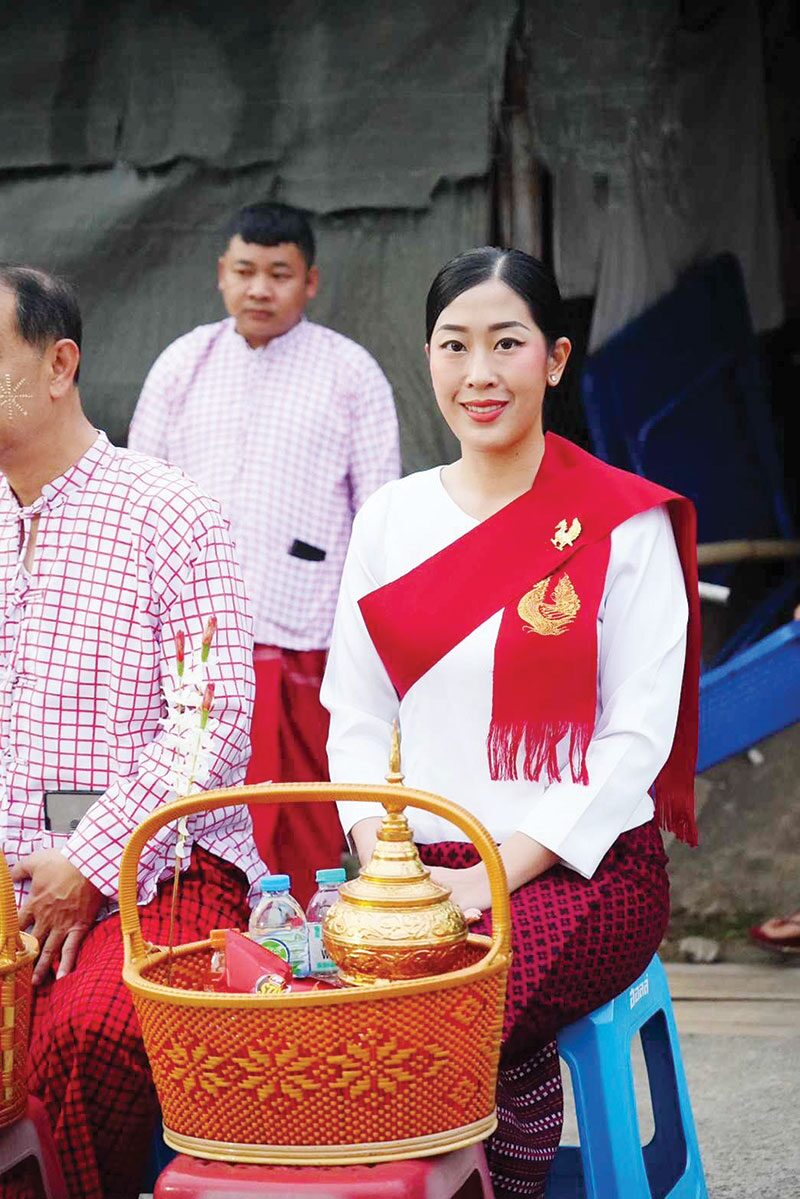 ข่าวสดพระเครื่อง - อิ่มบุญตักบาตรสะพานมอญ ศน.นำพุทธศาสนิกชนเข้าวัด