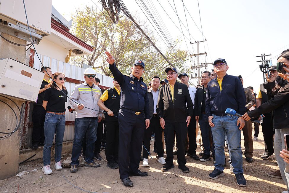 AIS รื้อถอนสัญญาณแนวชายแดนสระแก้ว สกัดแก๊งคอลฯ ข้ามพรมแดน