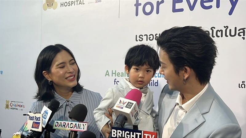 แม่จุ๋ย-พ่อพุฒ เม้าธ์ลูกชาย น้องพีร์เจ เขินผู้หญิงสวย แต่ไม่ชอบเห็นแต่งตัวโป๊ ไล่ให้ไปเอาเสื้อมาปิด 