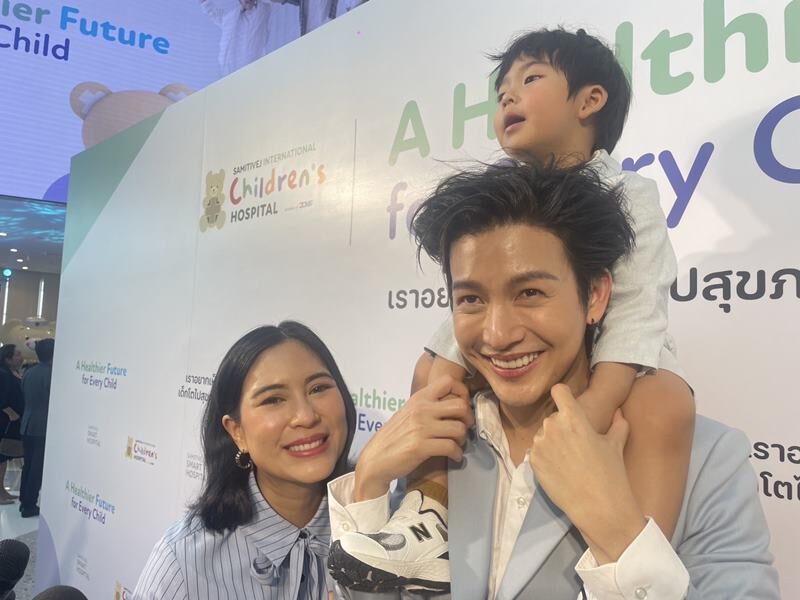แม่จุ๋ย-พ่อพุฒ เม้าธ์ลูกชาย น้องพีร์เจ เขินผู้หญิงสวย แต่ไม่ชอบเห็นแต่งตัวโป๊ ไล่ให้ไปเอาเสื้อมาปิด 
