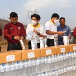 สิงห์อาสาส่งน้ำดื่ม-อาหารพร้อมทาน หนุนเจ้าหน้าที่ทับลานสู้ไฟป่า