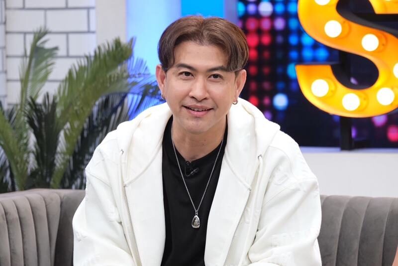 “แจ๊ค ธนพล” ควง “เอม รมิดา” เผยเหตุแต่งฟ้าแล่บ 28 ก.พ. จริง ย้อนเส้นทางรัก