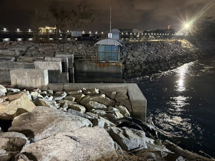 Pickup truck plunges into sea at Rayong's Maptaput estate | News by Thaiger