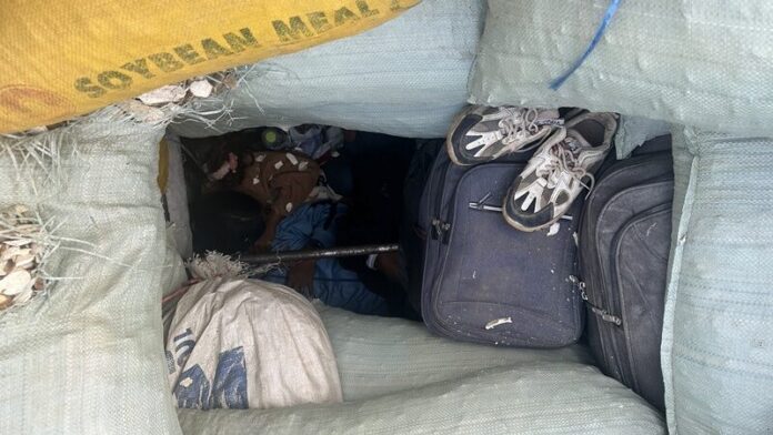 Police intercept vehicle with 15 illegal migrants in Kanchanaburi | News by Thaiger