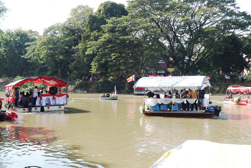 รายงานพิเศษ - สานประเพณีทอดผ้าป่าทางน้ำ พลังศรัทธาวิถีชาวแม่น้ำน้อย