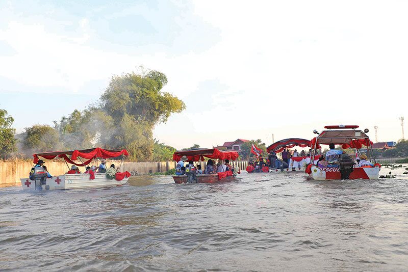 รายงานพิเศษ - สานประเพณีทอดผ้าป่าทางน้ำ พลังศรัทธาวิถีชาวแม่น้ำน้อย