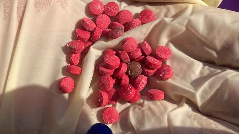 จับล็อตใหญ่ 7 แสนเม็ด แก๊งยาผสมสูตร ยาบ้าคลุกยาไอซ์ ตร.ตามไล่ล่า รวบ4ผู้ต้องหา