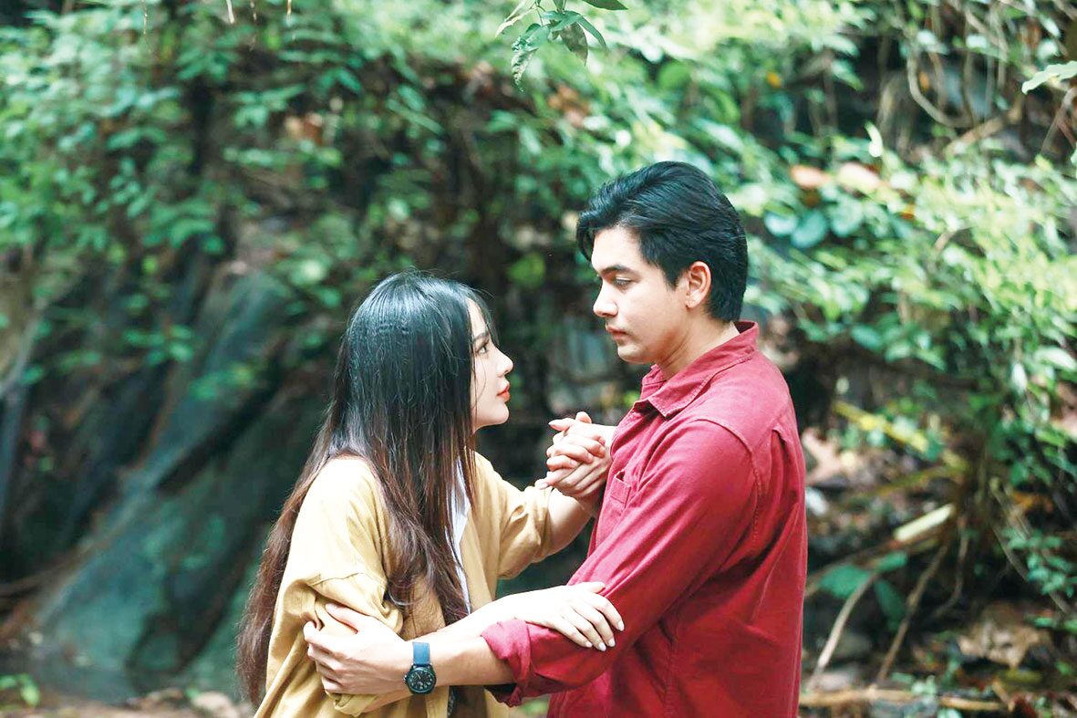 สกู๊ปบันเทิง - ‘เข้ม’ลงจอหนังรักคู่‘หลิน’‘Why We Love เพราะรักต้องมี’ 