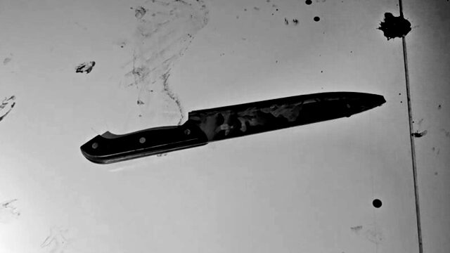 &quot;มันหลอนกัญชา&quot; นักศึกษาหนุ่ม มหาวิทยาลัยดัง คลั่งจ้วงแทงเพื่อนร่วมคณะ ในคอนโดหรู คิดว่าจะถูกแย่งแฟน ก่อนโทรหาพ่อมารับหลบหนีไป พบคราบเลือดเต็มห้อง