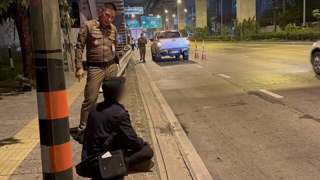 Truck collision at Bangkok checkpoint leaves three injured | News by Thaiger