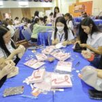 ราชวิทยาลัยจุฬาภรณ์ ร่วมส่งต่อความห่วงใย จัดกิจกรรม DIY หมวกสวยด้วยใจให้ผู้ป่วยมะเร็ง