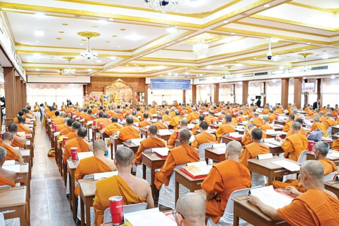 ข่าวสดพระเครื่อง - เจ้าคณะใหญ่4หนมอบตราตั้ง พระอุปัชฌาย์ที่ผ่านการอบรม