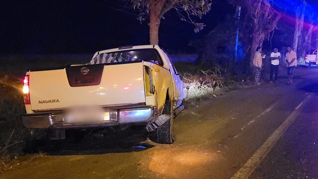 Coconut-laden truck crash claims life on Phetkasem Road | News by Thaiger