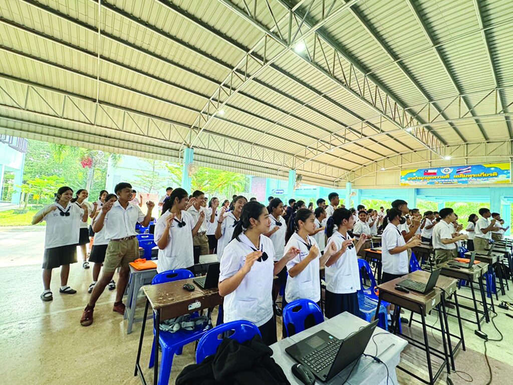 สดจากเยาวชน - โรงเรียนคำพ่อสอน รู้คุณค่าสร้างเด็กดี