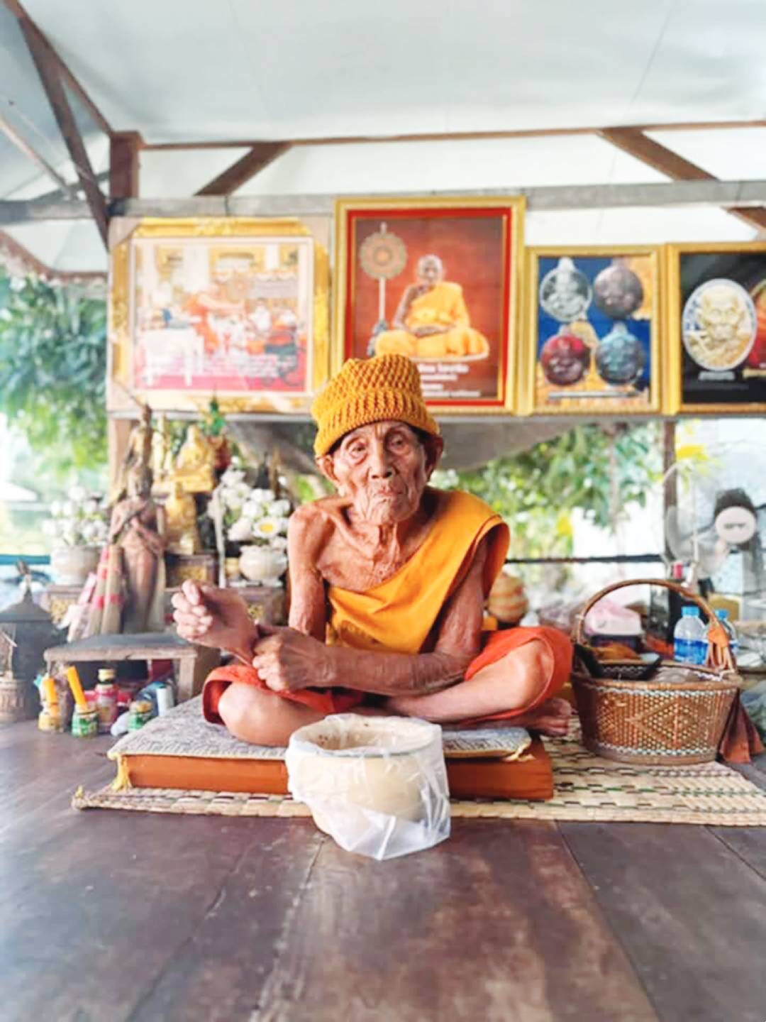 ข่าวสดพระเครื่อง - เหรียญหล่อรศ.105 หลวงปู่เสียน สมทบสร้างศาลา‘วัดชัยมงคล’