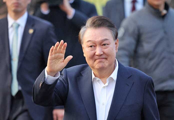 ยุนยิ้มแย้มพ้นคุก! ศาลชี้จับกุมเป็นโมฆะ ย้ำยังต้องสงสัยคดีกบฏ-ตร.ลุยสอบสวนต่อ