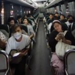 ทบ.จัดรถบัสทหาร รับส่งประชาชนบรรเทาการตกค้าง จุดที่การจราจรติดขัด