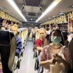 ทบ.จัดรถบัสทหาร รับส่งประชาชนบรรเทาการตกค้าง จุดที่การจราจรติดขัด