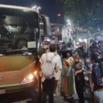 ทบ.จัดรถบัสทหาร รับส่งประชาชนบรรเทาการตกค้าง จุดที่การจราจรติดขัด