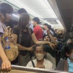 ทบ.จัดรถบัสทหาร รับส่งประชาชนบรรเทาการตกค้าง จุดที่การจราจรติดขัด