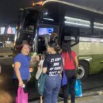 ทบ.จัดรถบัสทหาร รับส่งประชาชนบรรเทาการตกค้าง จุดที่การจราจรติดขัด