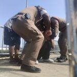 สายตรวจธรรมศาลา ช่วยชายพยายามกระโดดสะพานลอย ย่านฝั่งธนฯ