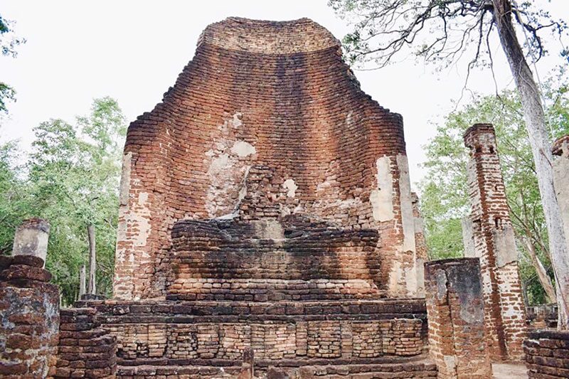 เที่ยววัด-วันหยุด - วัดพระสี่อิริยาบถ-พระยืน ใน‘อุทยานฯกำแพงเพชร’