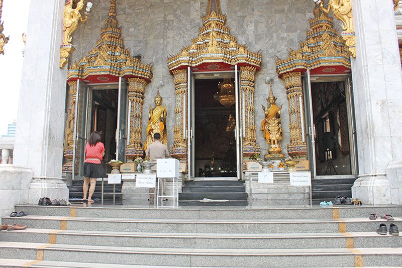 เที่ยววัดวันหยุด - ไหว้พระวัดหัวลำโพง ทำบุญบริจาคโลงศพ