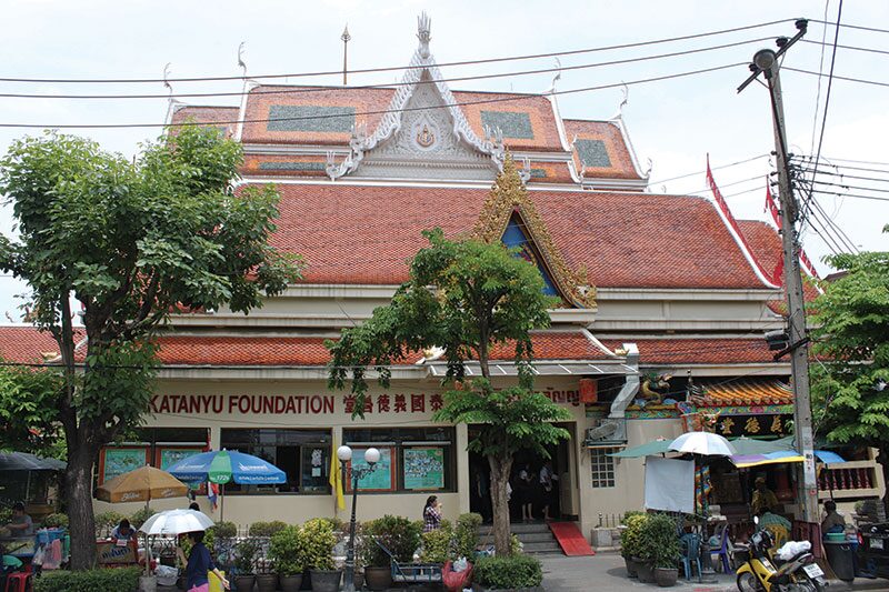 เที่ยววัดวันหยุด - ไหว้พระวัดหัวลำโพง ทำบุญบริจาคโลงศพ