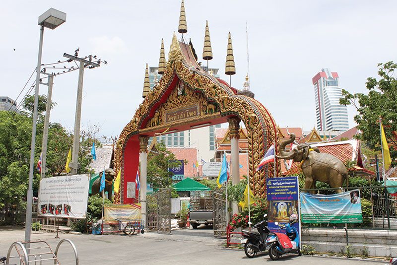 เที่ยววัดวันหยุด - ไหว้พระวัดหัวลำโพง ทำบุญบริจาคโลงศพ