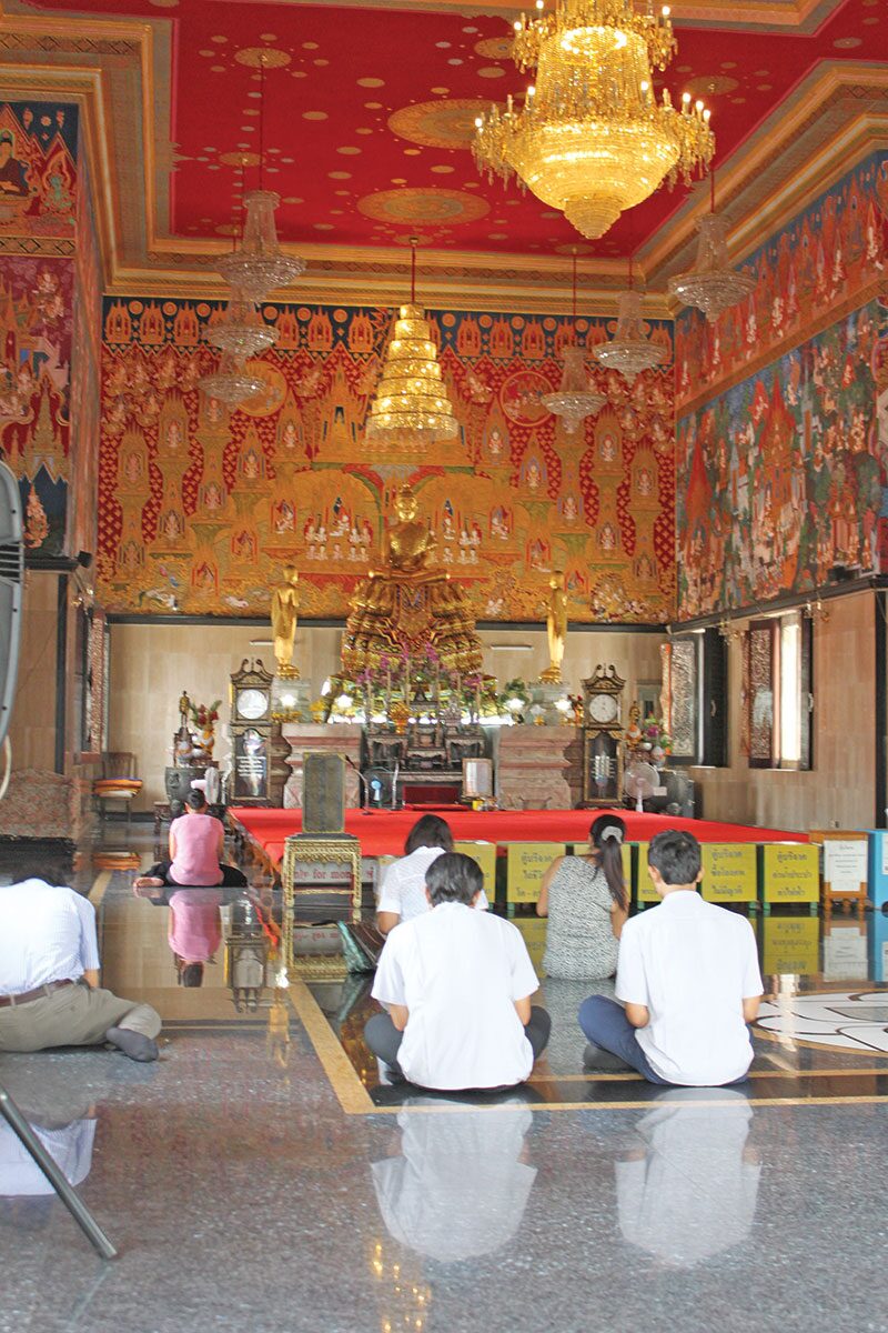 เที่ยววัดวันหยุด - ไหว้พระวัดหัวลำโพง ทำบุญบริจาคโลงศพ