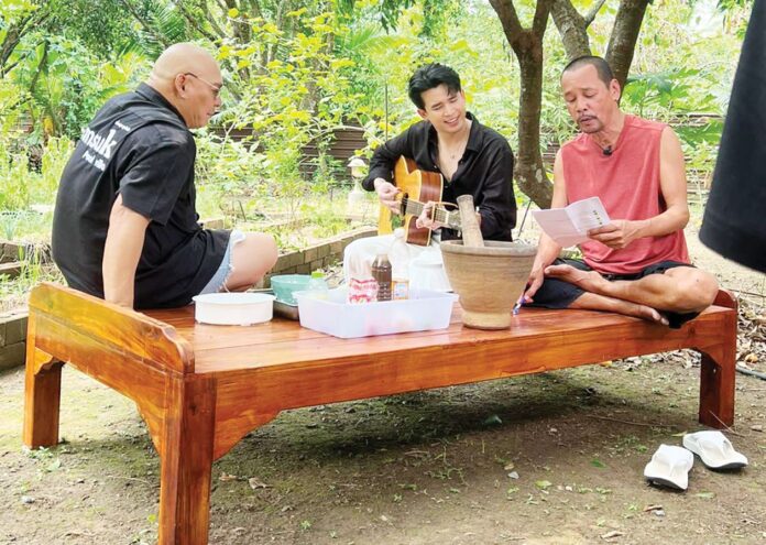 จับกระแสลูกทุ่ง