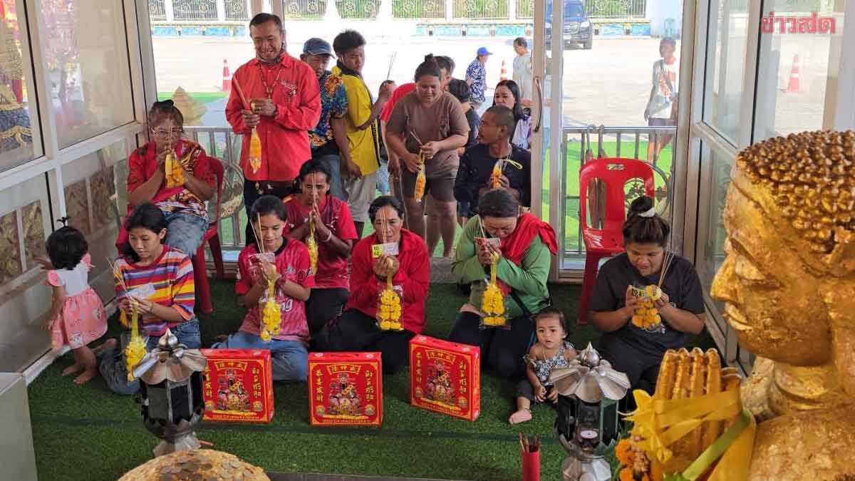 หลวงพ่อใหญ่ไม่แผ่ว ถูกหวย 20 คนรวด นัดจุดประทัดแก้บน ได้เลขใหม่ 2 ตัว 3 ตัว