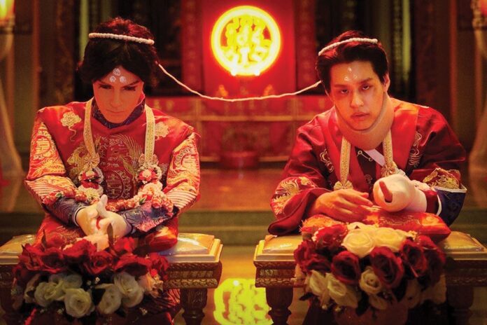 เบื้องหลังมายา