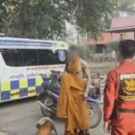 ชายจิตหลอน คลั่งหูแว่ว ตะโกน 'มึงด่ากู' กระโดดถีบด้านหลัง พระสงฆ์ ขณะเดินบิณฑบาต