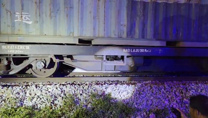 Woman killed by train while on phone in Thung Song | News by Thaiger