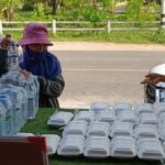 เห็นแล้วใจฟู ทำข้าวกล่อง-น้ำดื่ม แจกผู้ยากไร้นาน 4 ปี สุขในใจได้เห็นรอยยิ้มชาวบ้าน