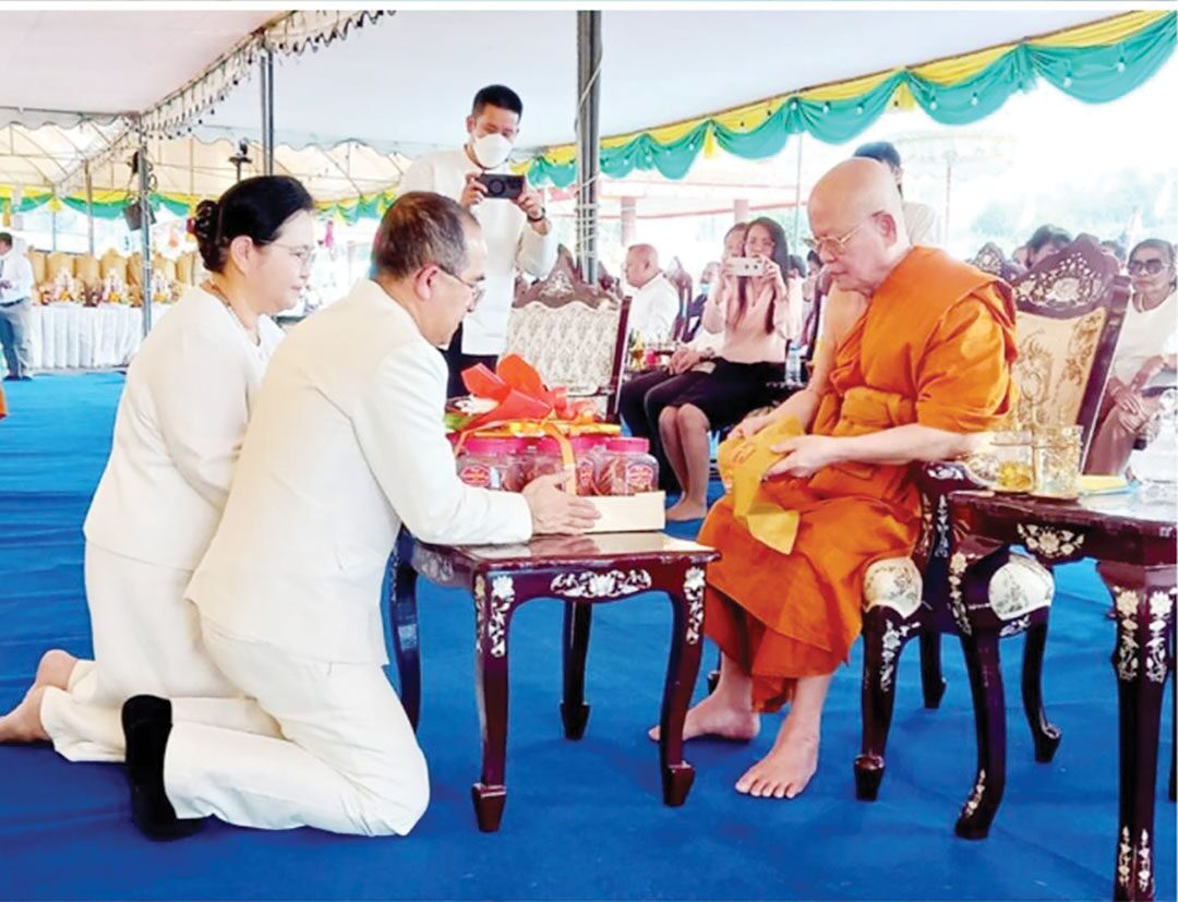 ข่าวสดพระเครื่อง - พิธีกวนข้าวทิพย์ปทุมธานี สานประเพณีมอญโบราณ