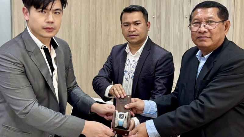 คืนแล้ว นาฬิกาหรู Richard Mille ของ "เมย์ วาสนา" ทนาย "ดิว" ยันไม่ตั้งใจยักยอก