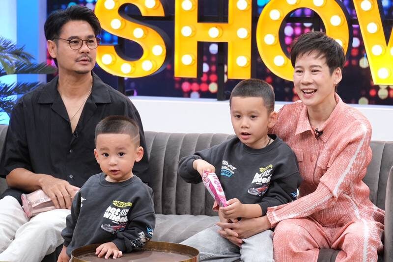 เวฟ สาริน บุ้ง ใบหยก โต้ชาวเน็ต! เลี้ยงลูกเวอร์เกินไป