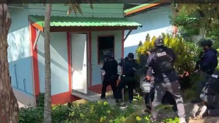 Thai police capture notorious gunman at Surat Thani resort | News by Thaiger