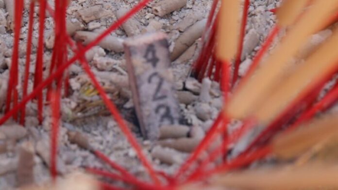 Residents seek lucky incense numbers at Phetchabun ceremony | News by Thaiger