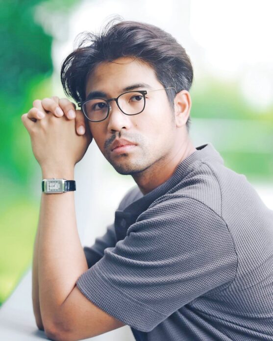 เบื้องหลังมายา
