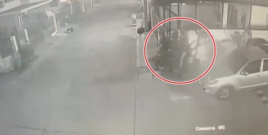 สลด สาวคลอดลูก ทิ้งใต้ต้นไม้ ใช้มือฉีกรก เดินเล่นสงกรานต์ต่อ ทำเด็กดับ