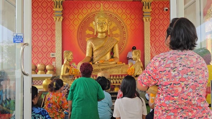 ชาวบ้านเฮลั่น หลวงพ่อใหญ่ วัดดังชลบุรี ให้โชค ถูกหวยชุดใหญ่ 2 เด้งหลายสิบคน เปิดที่มาเลขเด็ด แห่แก้บนจุดประทัด 30,000 นัด ได้เลขเด็ด 10 ตัวลุ้นรวยงวดหน้าอีก