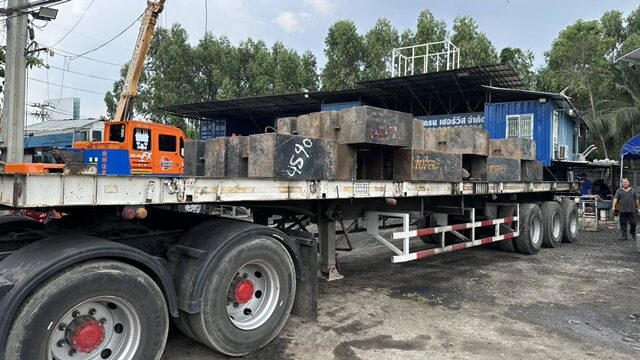 Trailer and pickup clash sparks heated dispute in Nonthaburi | News by Thaiger