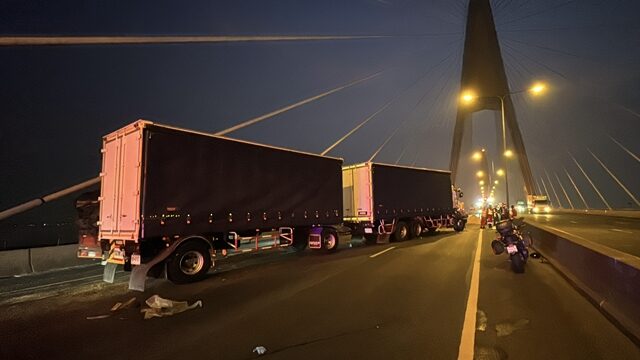 Truck collision on Kanchanaphisek Expressway causes fatality, traffic chaos | News by Thaiger
