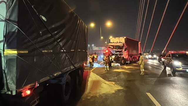 Truck collision on Kanchanaphisek Expressway causes fatality, traffic chaos | News by Thaiger