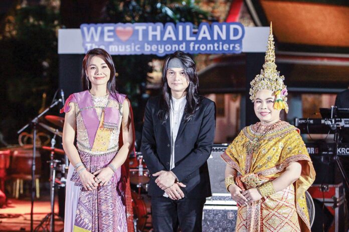 จับกระแสลูกทุ่ง - ‘พี สะเดิด’จัดเต็มความสุข ทัวร์ต่างแดนคนไทยคลายเหงา